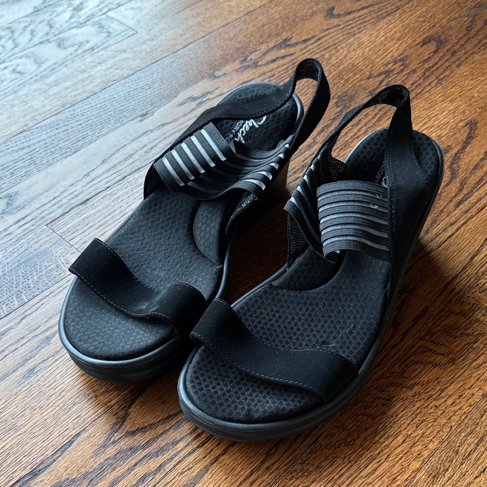 B33 Skechers Memory Foam Wide Fit Black Women's 11 Sandals with Stretchy Straps